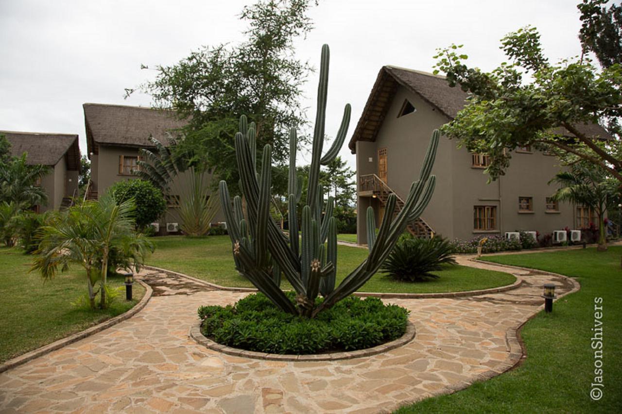 Weru Weru River Lodge Exterior photo